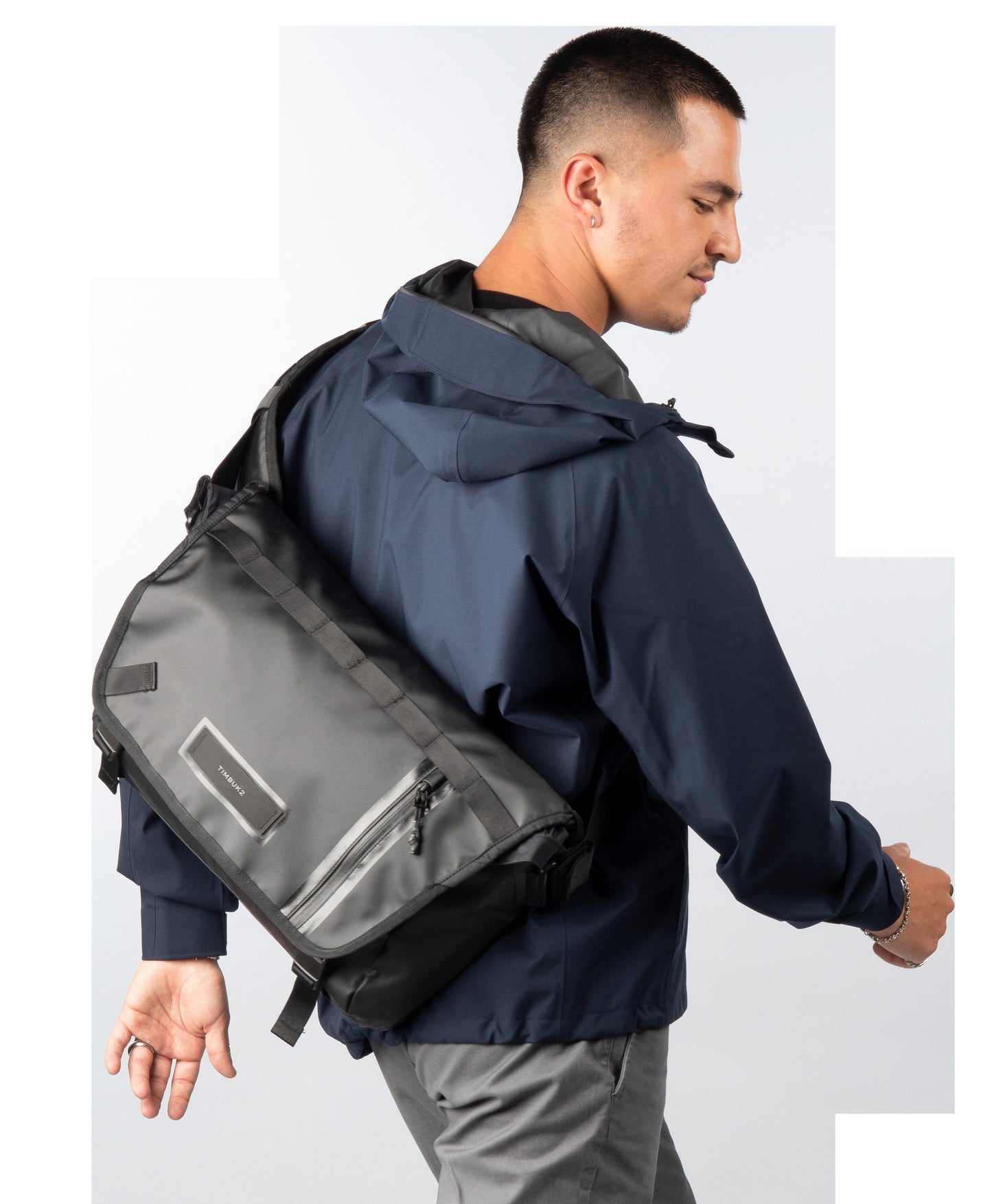 Especial Stash Messenger Bag
