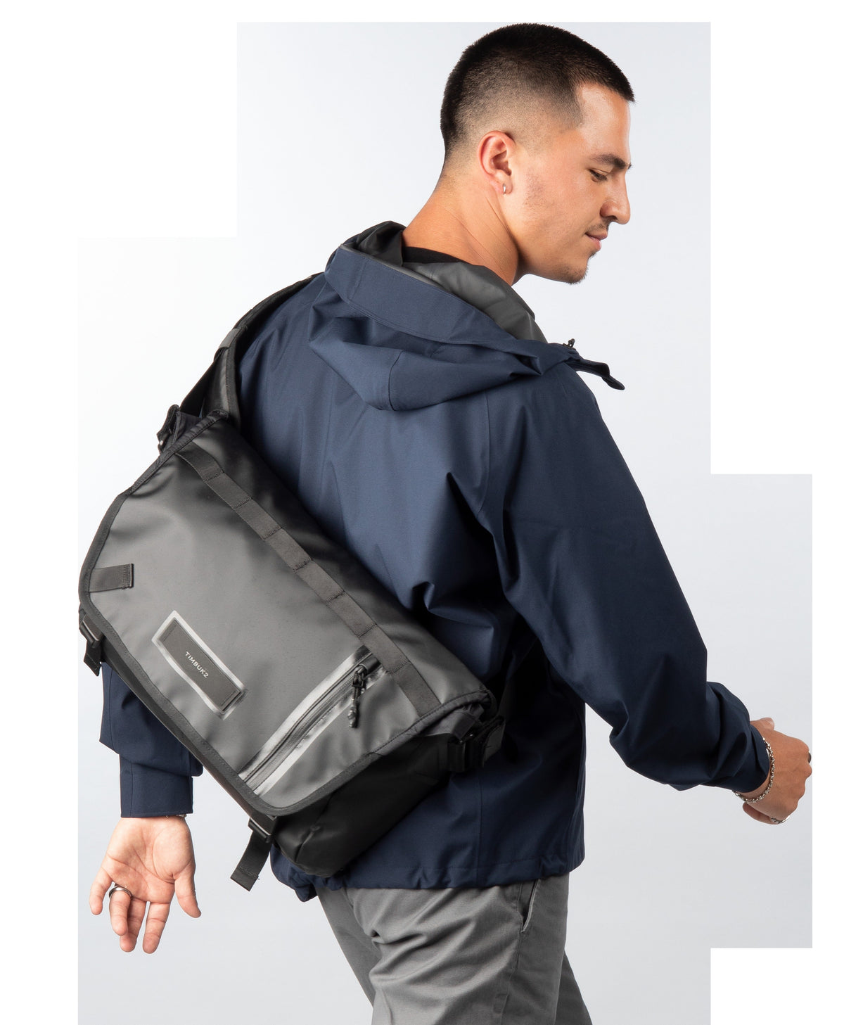 Especial Stash Messenger Bag
